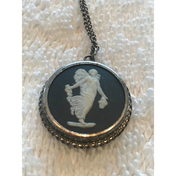 Vintage Wedgwood England Black Jasperware Angel cameo necklace pendant round - Picture 1 of 3